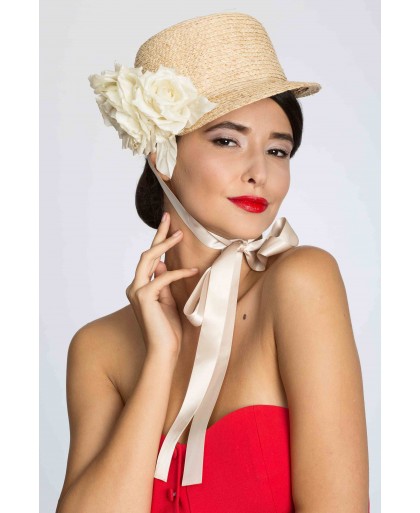 STRAW HAT WITH RIBBON AND WHITE FLOWERS